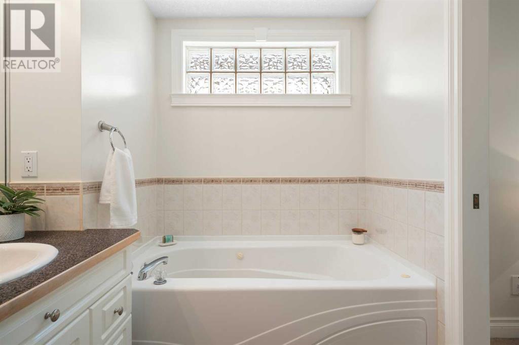 Single Family House for Sale in   Avenue SW Windsor Park Calgary 