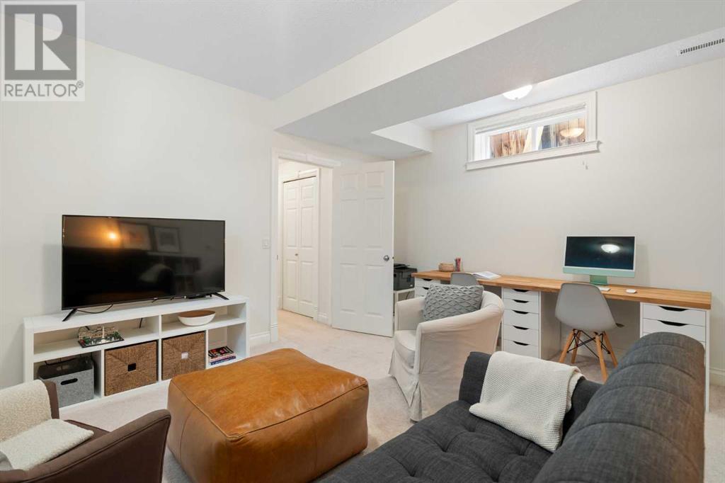 Single Family House for Sale in   Avenue SW Windsor Park Calgary 