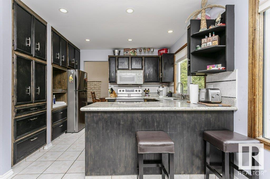 Photo 17 of 6327 145 A St Nw, Edmonton AB