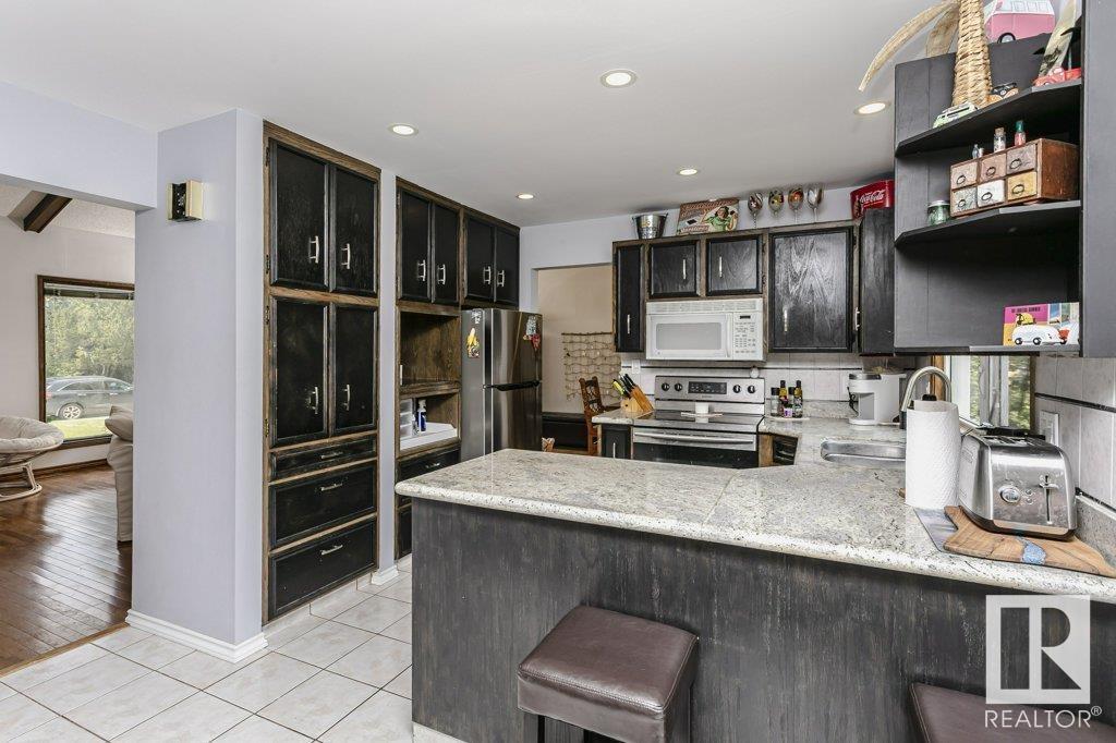 Photo 18 of 6327 145 A St Nw, Edmonton AB