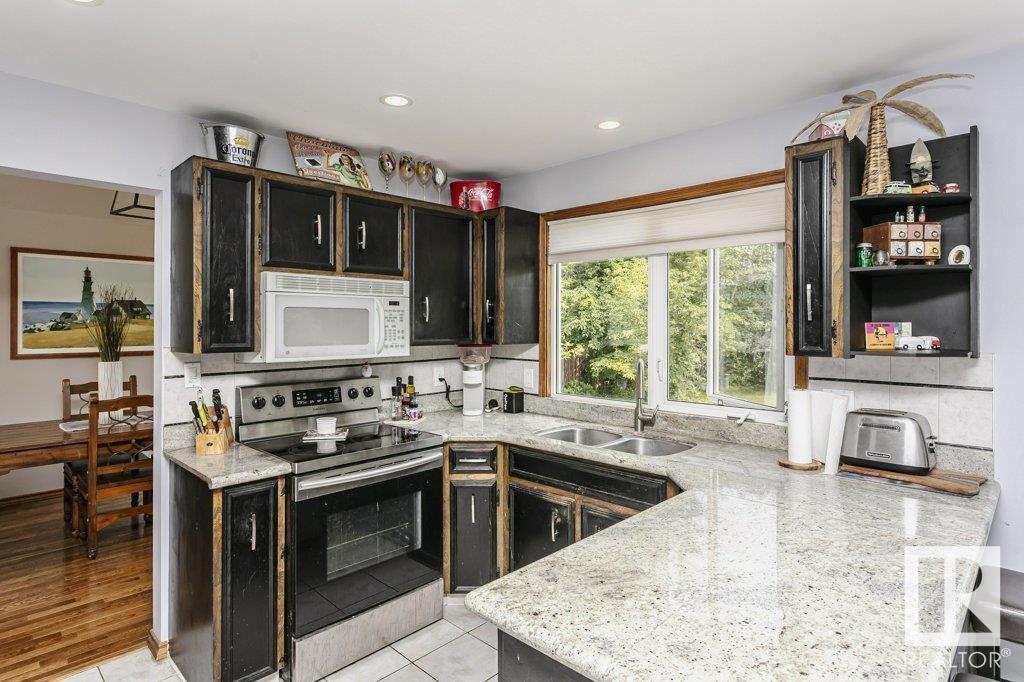 Photo 19 of 6327 145 A St Nw, Edmonton AB