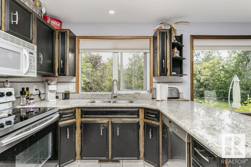 Photo 20 of 6327 145 A St Nw, Edmonton AB