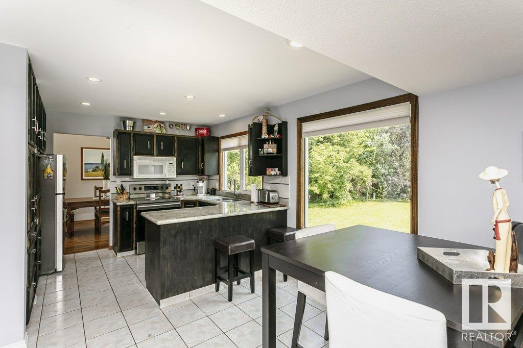 Photo 23 of 6327 145 A St Nw, Edmonton AB