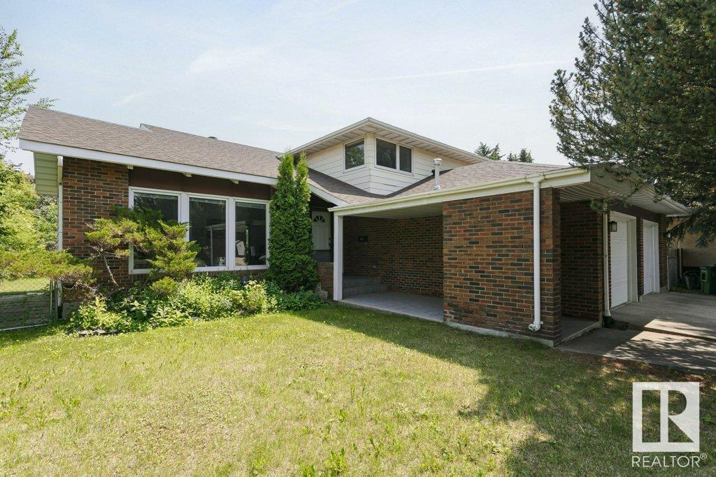 Photo 4 of 6327 145 A St Nw, Edmonton AB