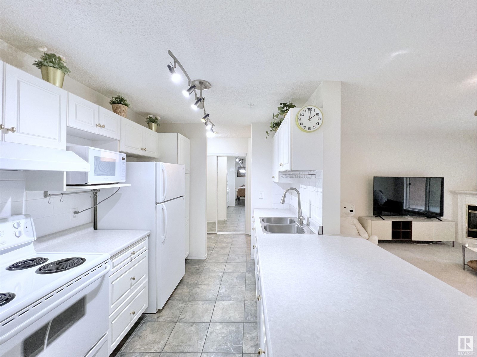 Photo 12 of 110 10511 42 Av Nw, Edmonton AB
