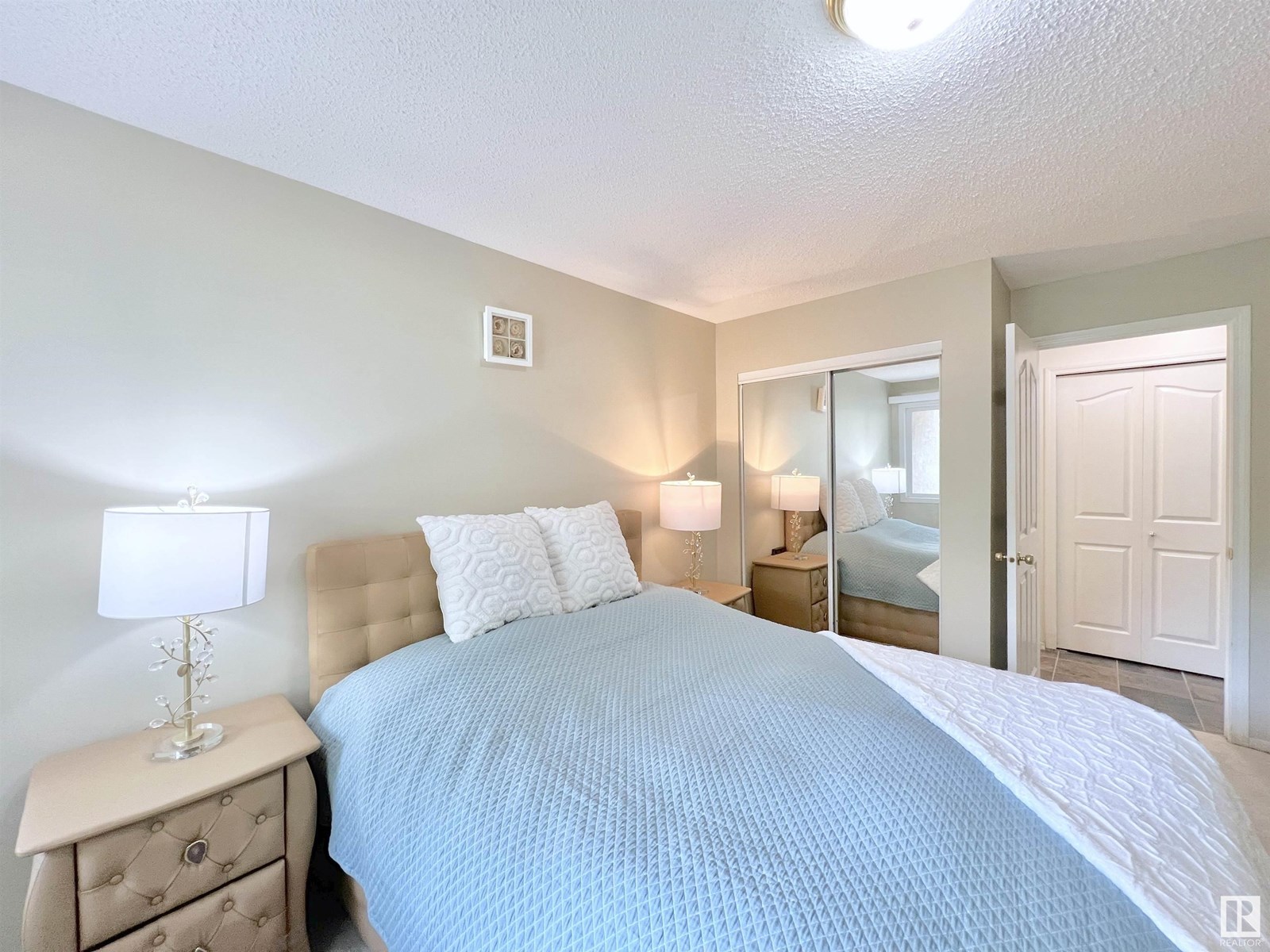 Photo 17 of 110 10511 42 Av Nw, Edmonton AB