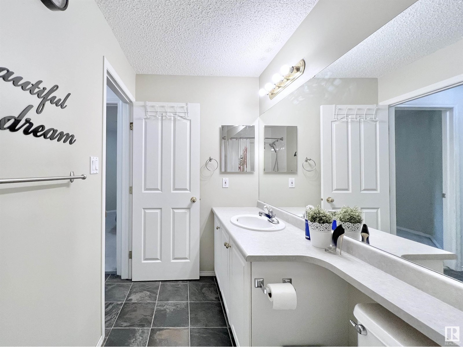Photo 20 of 110 10511 42 Av Nw, Edmonton AB