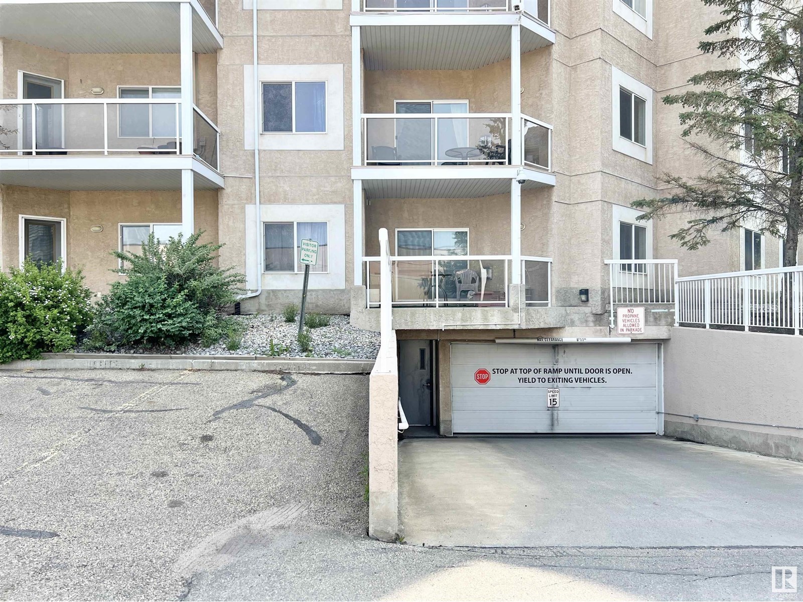 Photo 32 of 110 10511 42 Av Nw, Edmonton AB