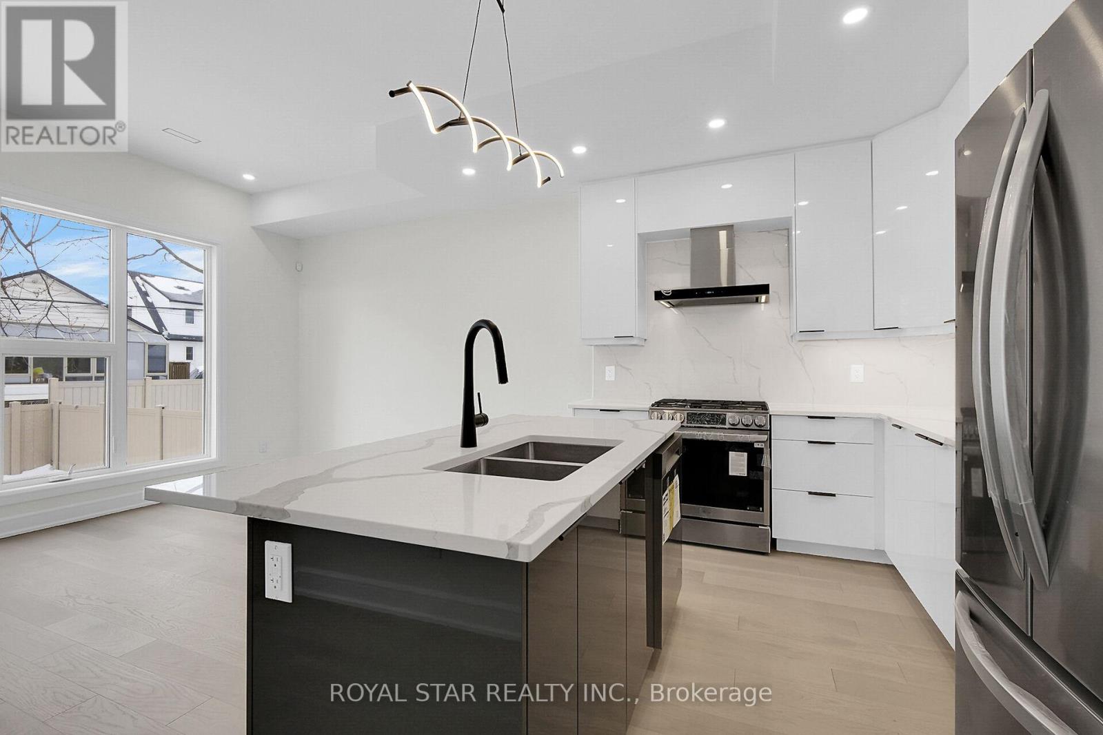 Photo 14 of 553 Mutual Street, Ottawa ON