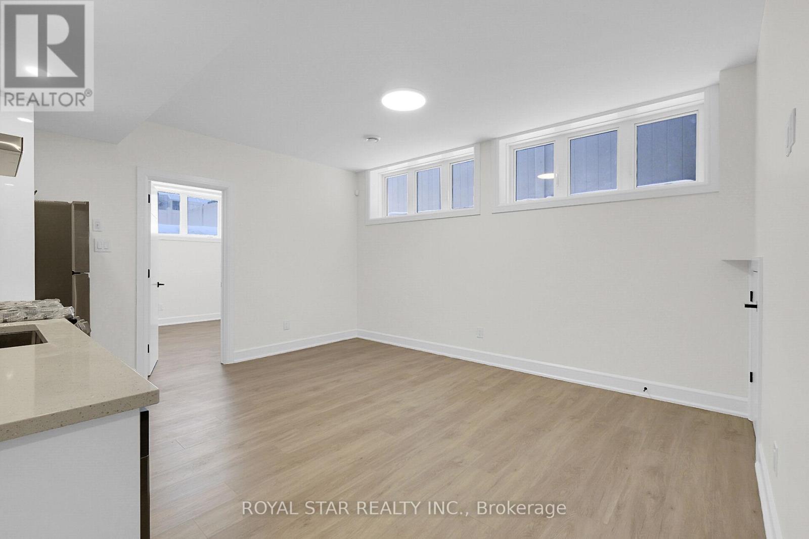 Photo 31 of 553 Mutual Street, Ottawa ON