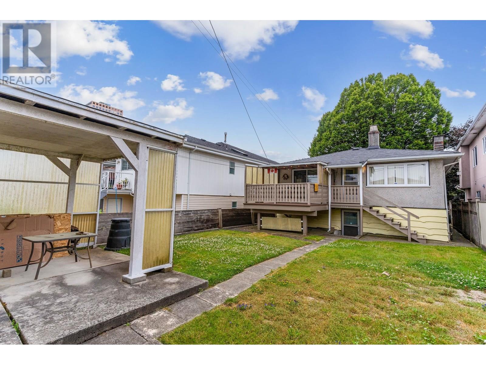 Photo 15 of 3335 Queens Avenue, Vancouver BC