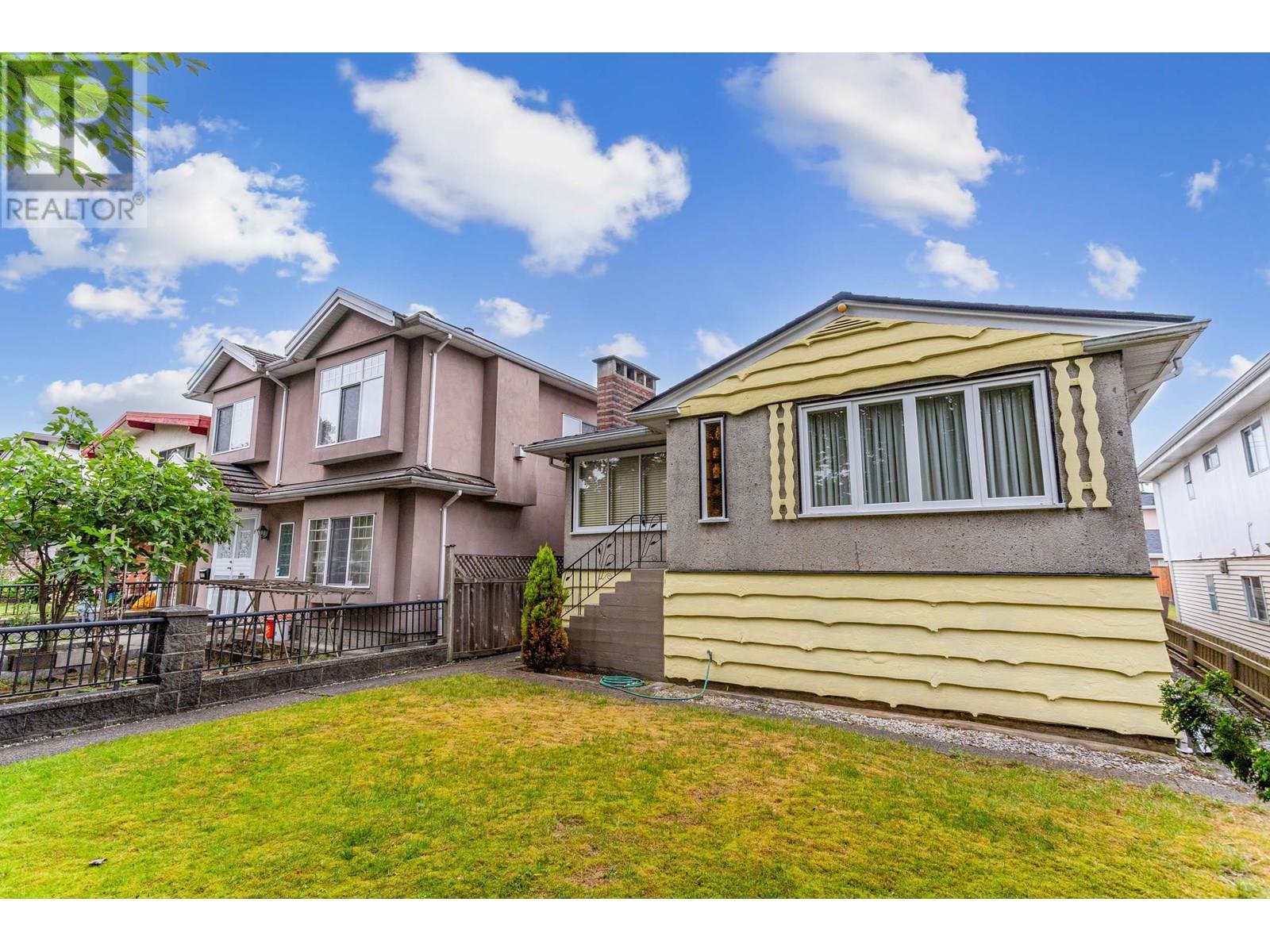 Photo 16 of 3335 Queens Avenue, Vancouver BC