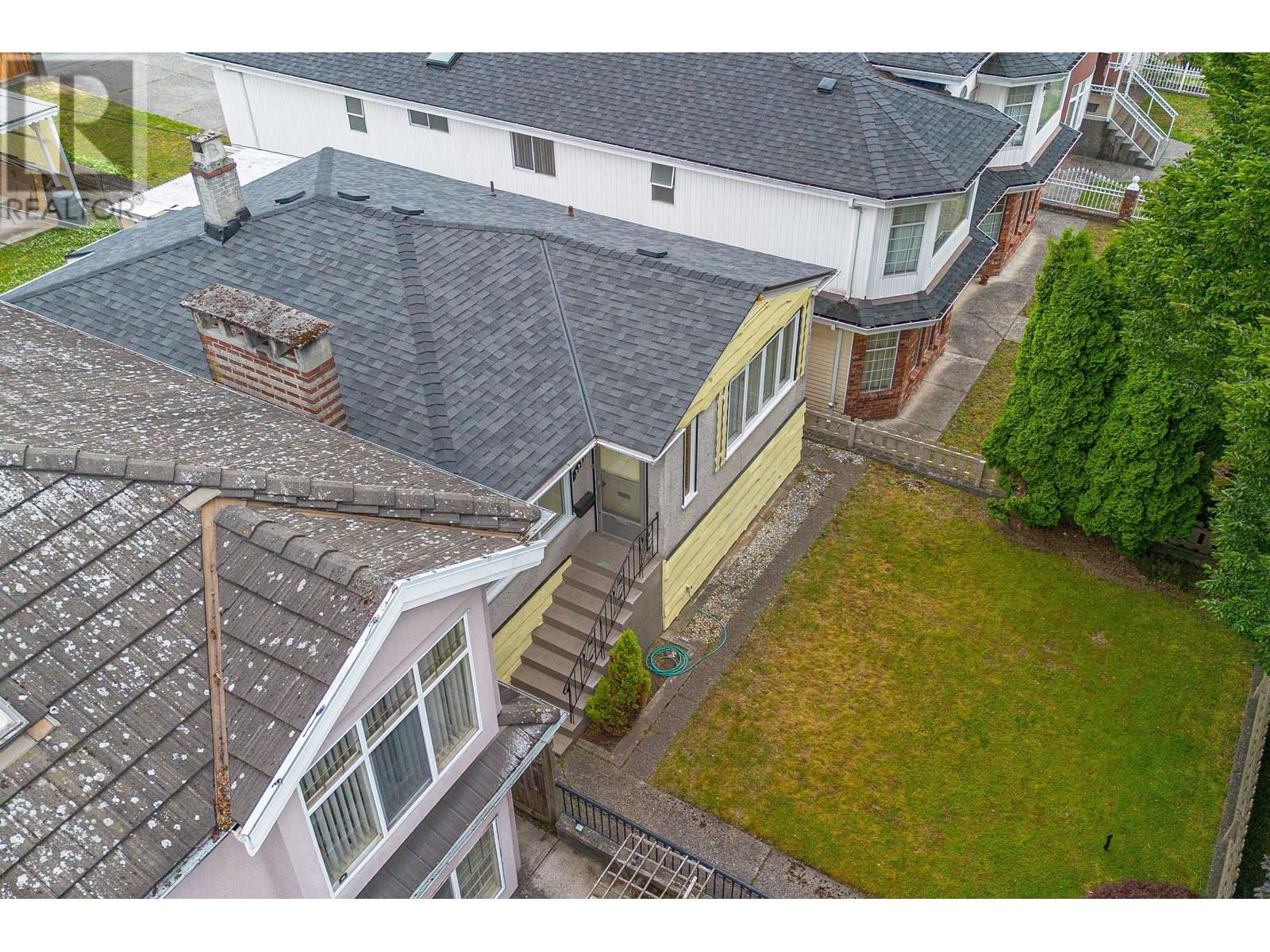 Photo 17 of 3335 Queens Avenue, Vancouver BC