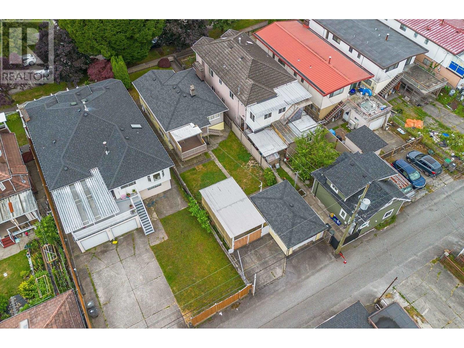 Photo 20 of 3335 Queens Avenue, Vancouver BC