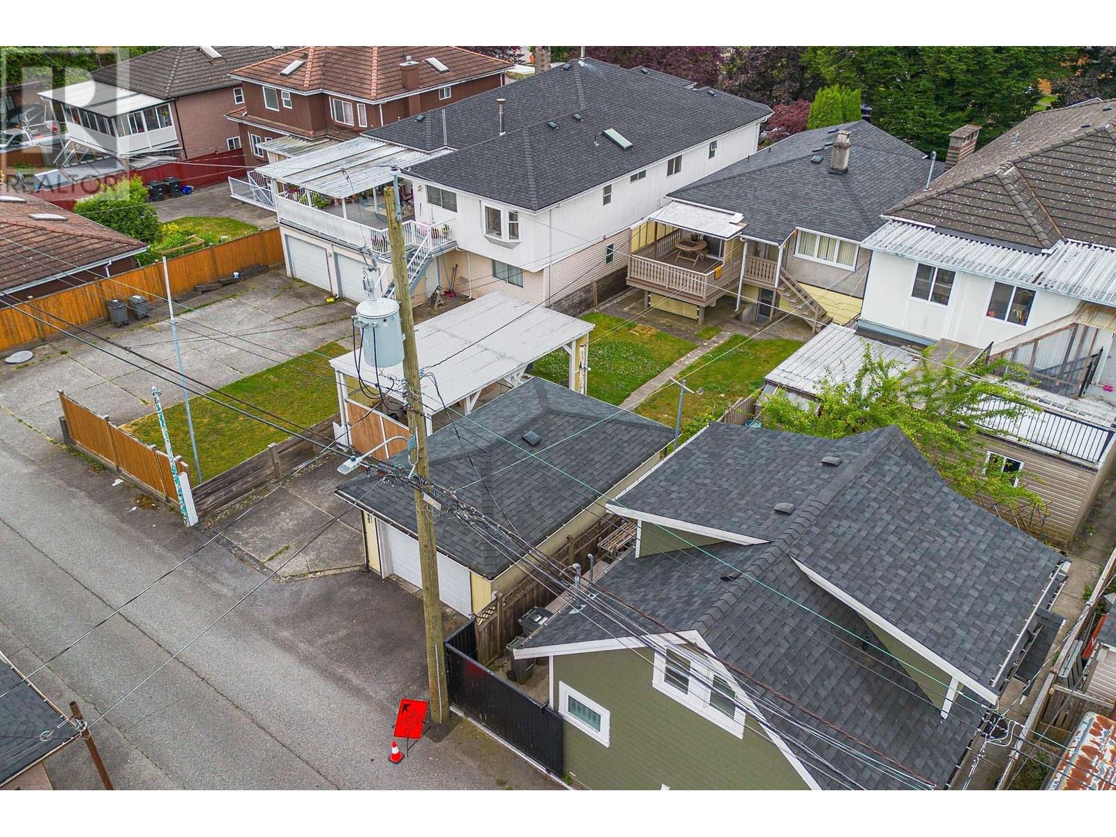 Photo 23 of 3335 Queens Avenue, Vancouver BC