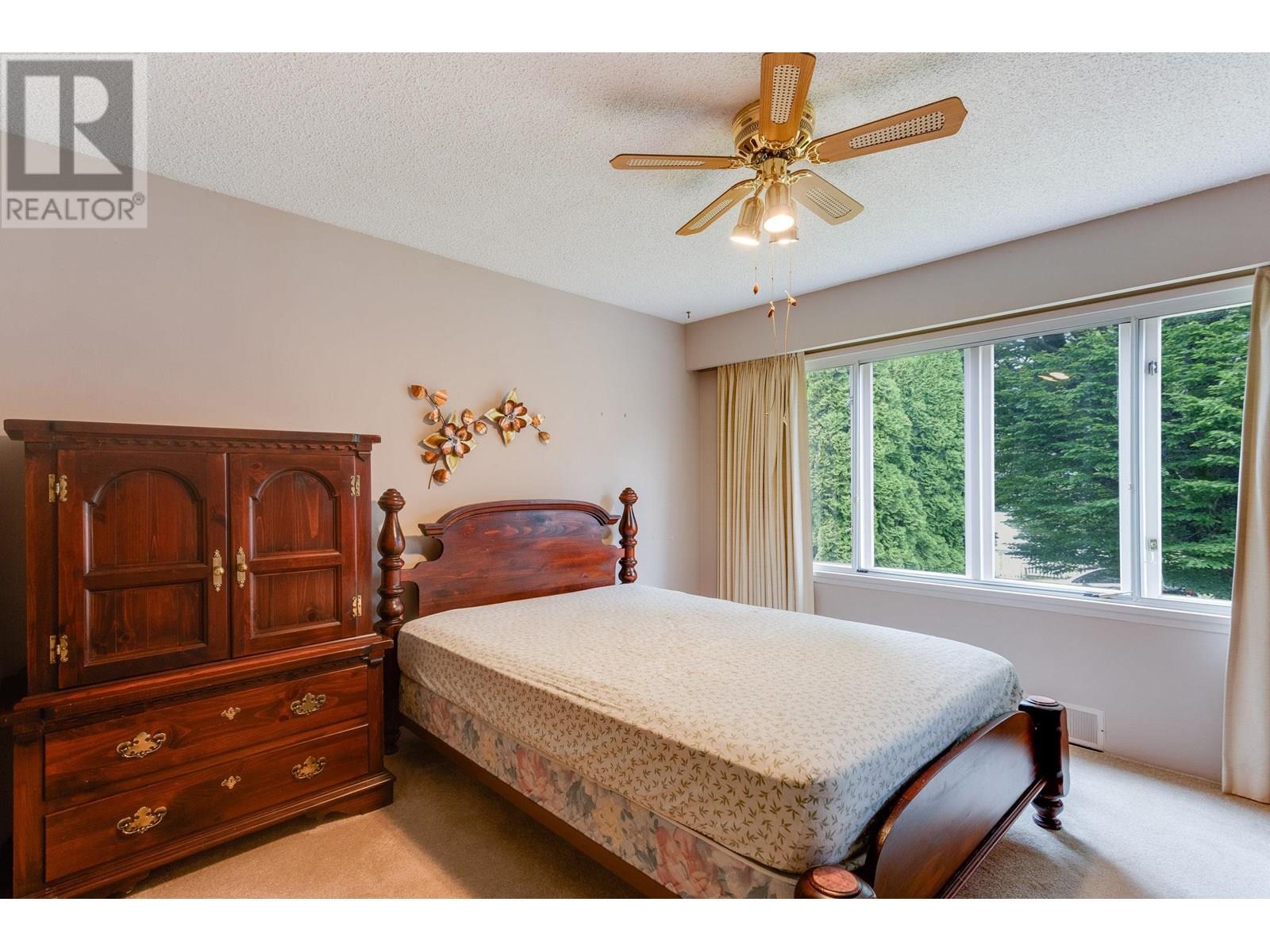 Photo 6 of 3335 Queens Avenue, Vancouver BC