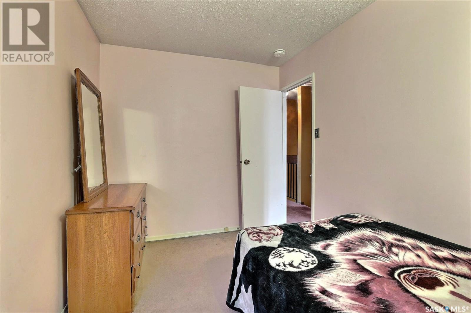 Single Family House 2 Level for Sale in  Gordon ROAD Regina 