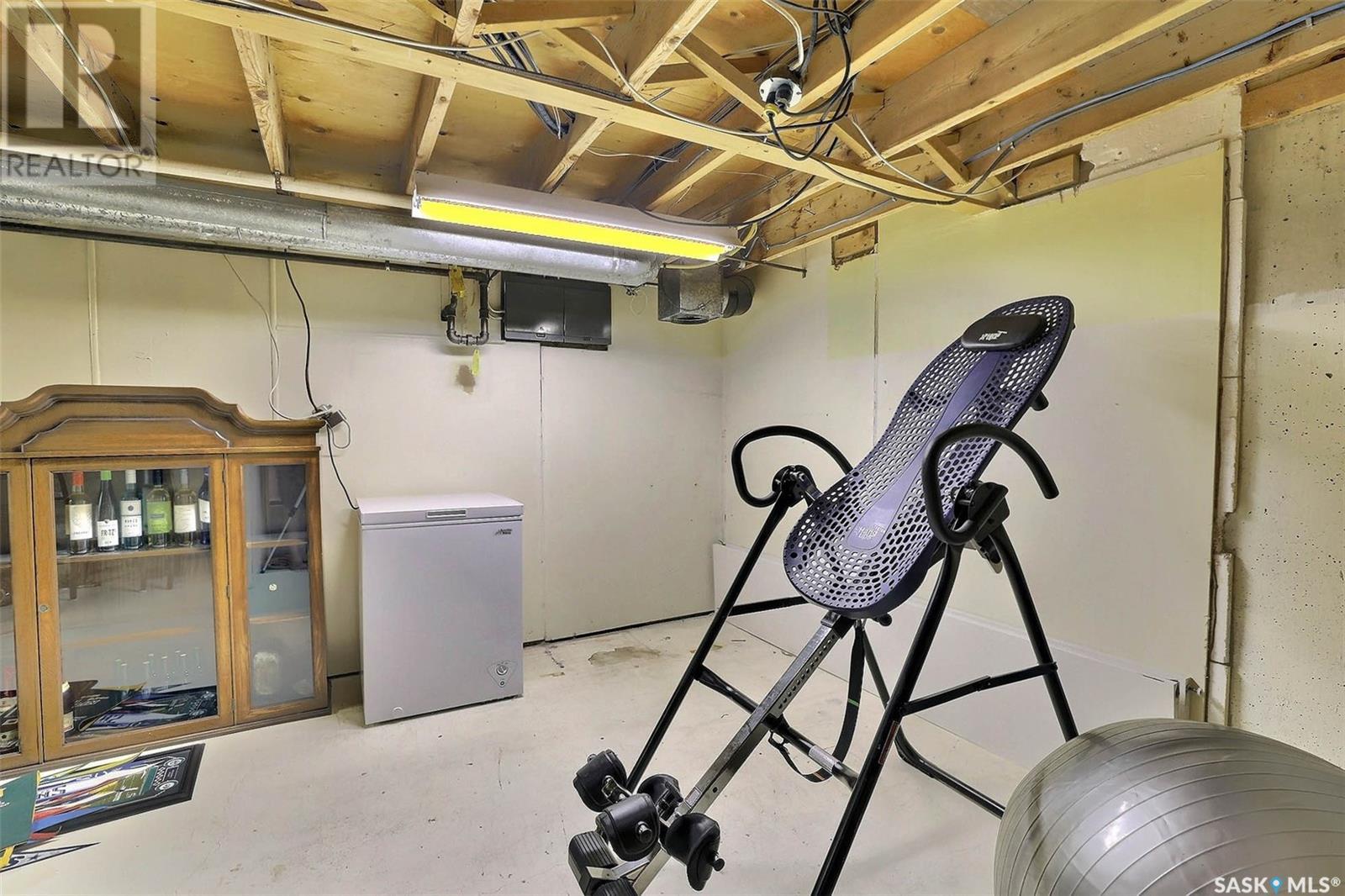 Single Family House 2 Level for Sale in  Gordon ROAD Regina 