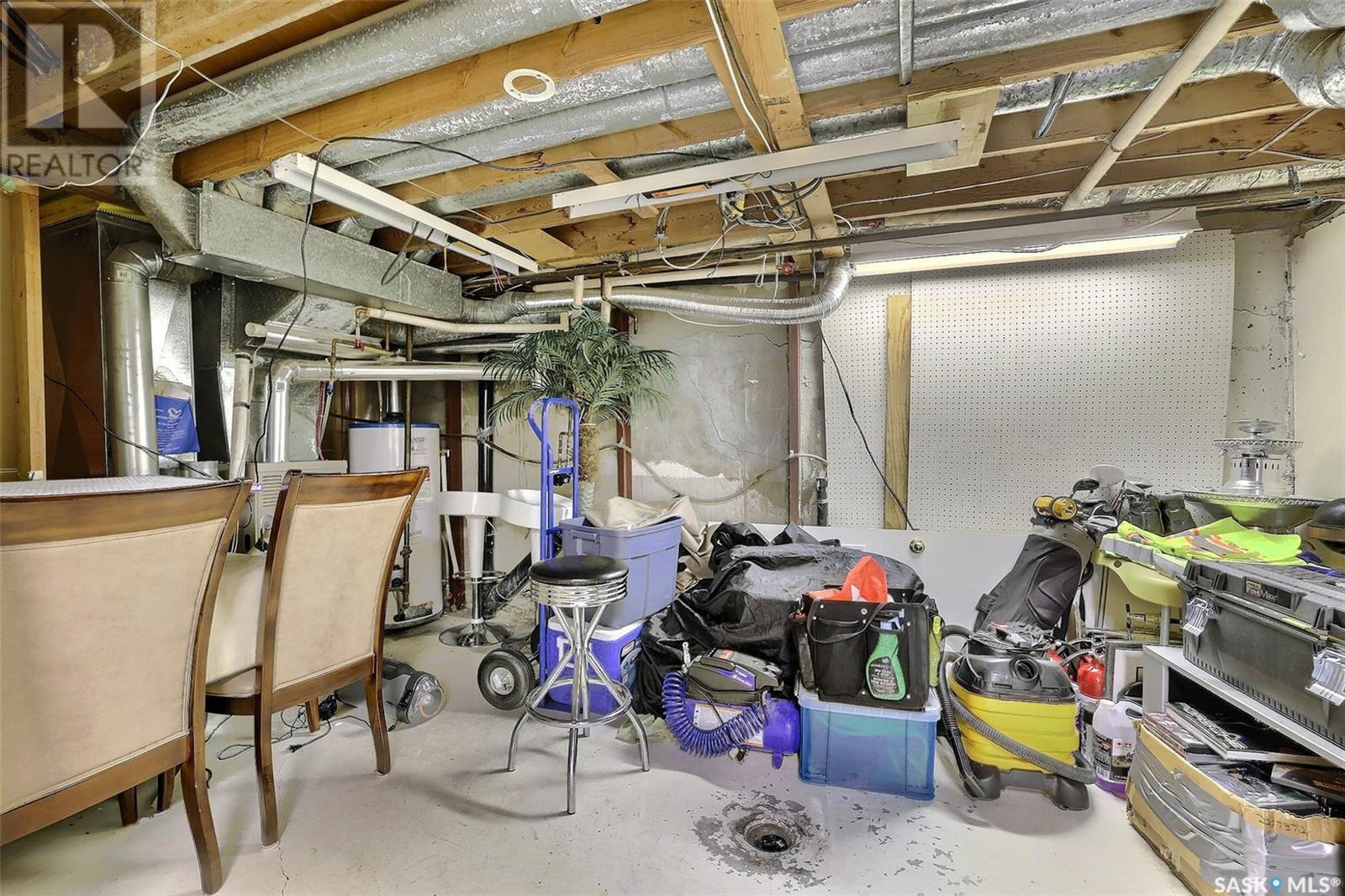 Single Family House 2 Level for Sale in  Gordon ROAD Regina 