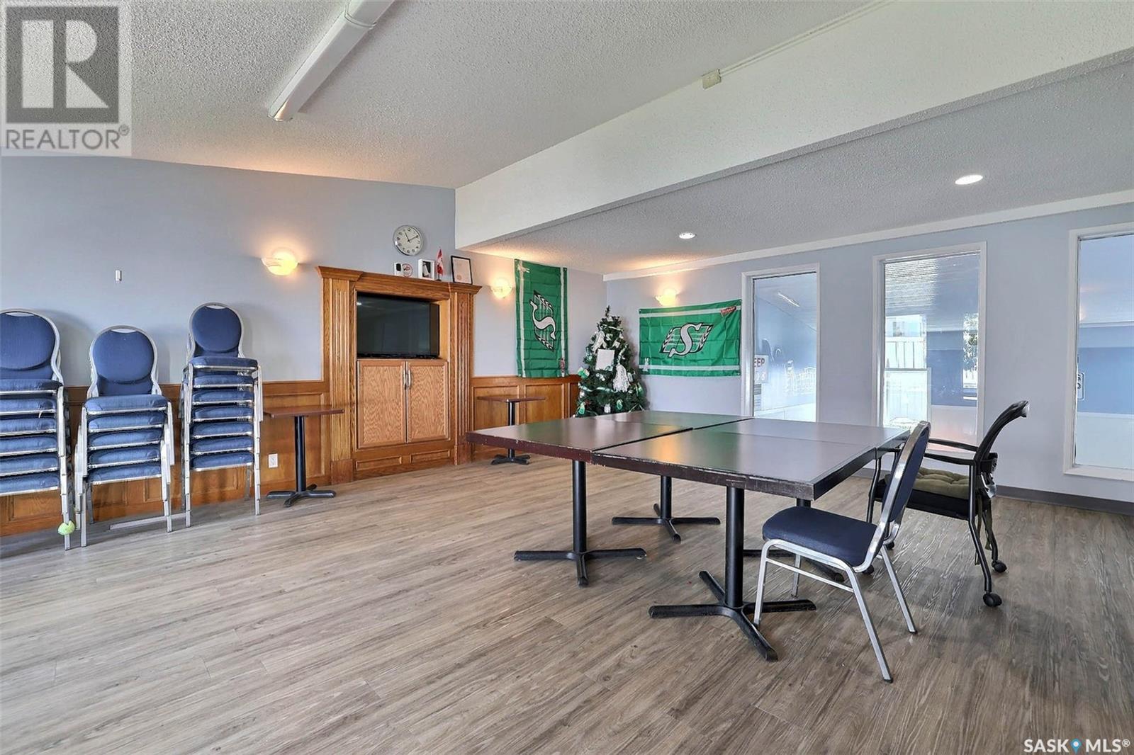 Single Family House 2 Level for Sale in  Gordon ROAD Regina 