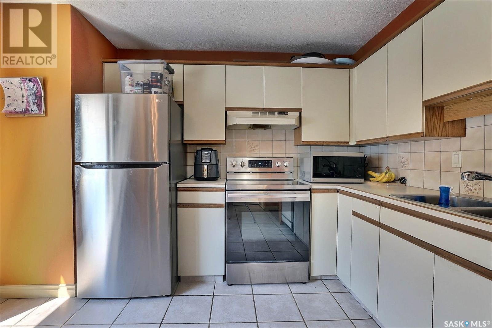 Single Family House 2 Level for Sale in  Gordon ROAD Regina 
