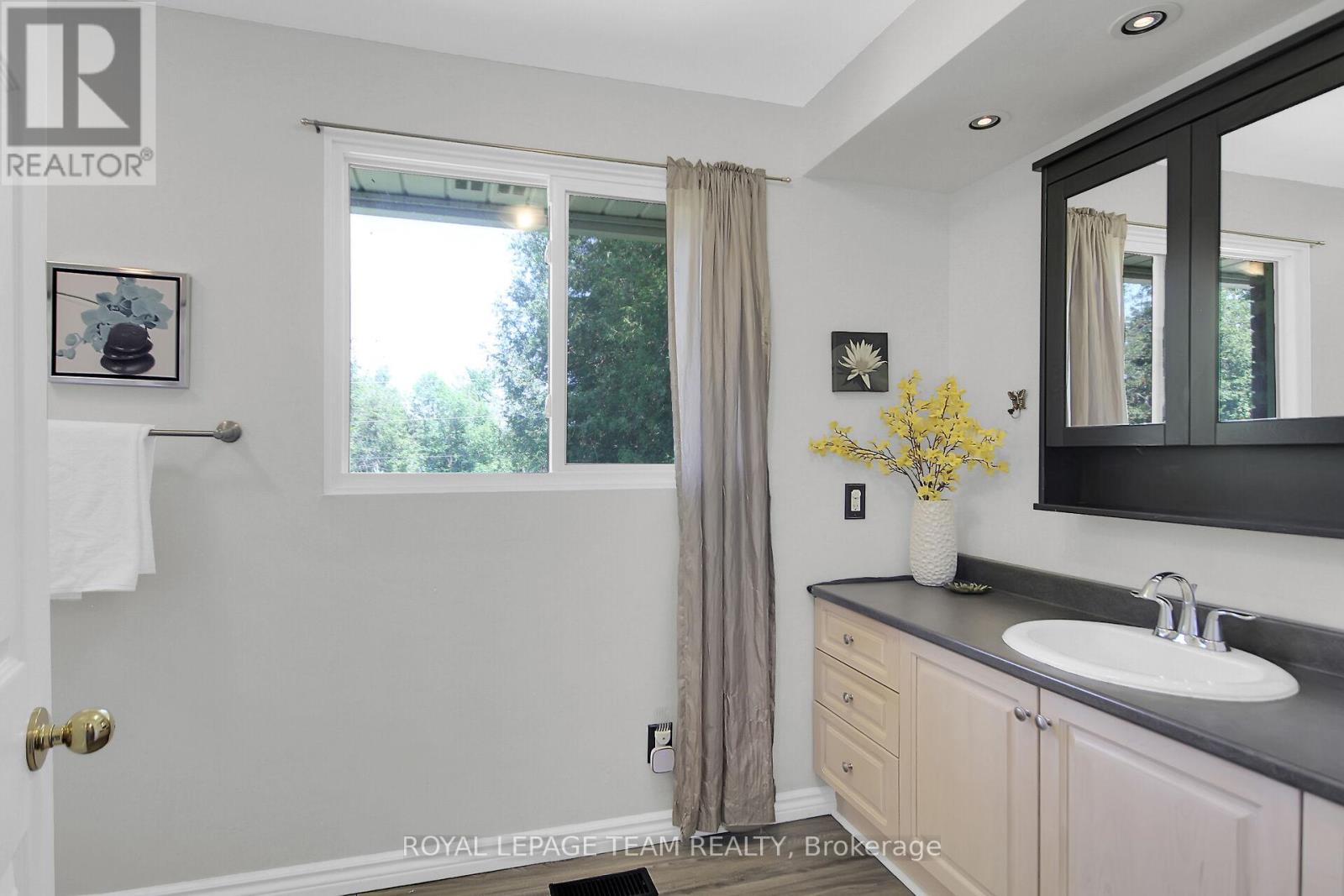 Photo 14 of 3681 Armitage Avenue, Ottawa ON
