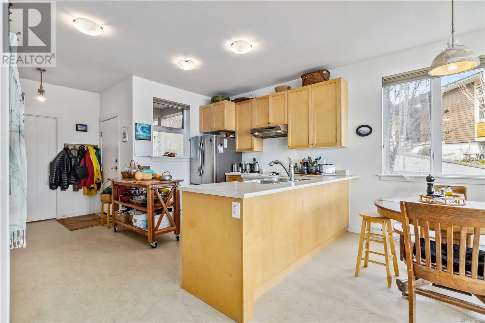 Photo 9 of 101 6671 Horne Rd, Sooke BC
