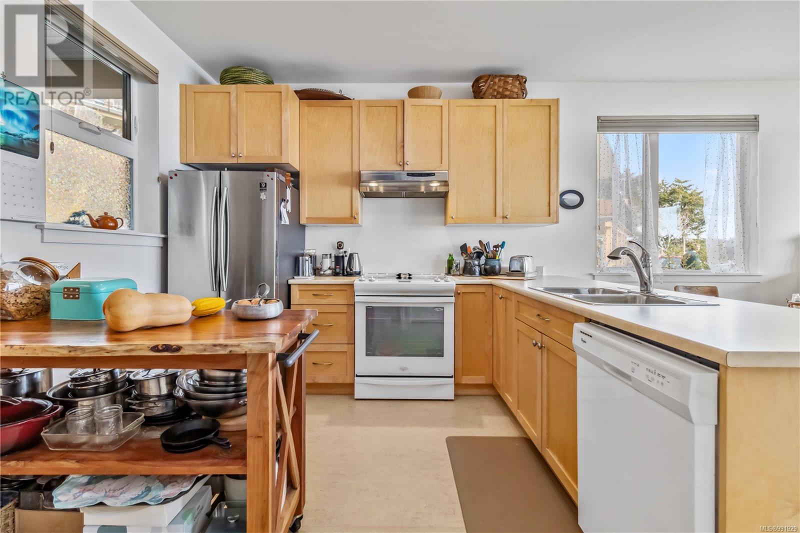 Photo 8 of 101 6671 Horne Rd, Sooke BC