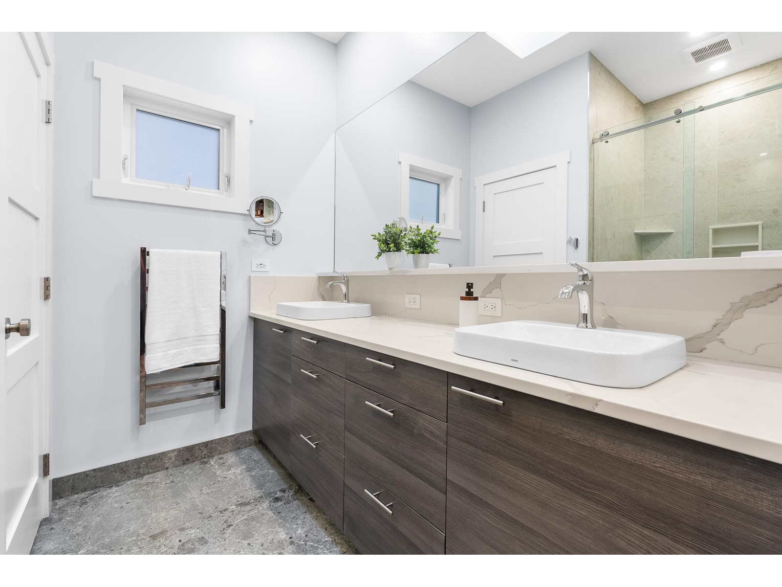 Photo 16 of 12621 25 Avenue, Surrey BC