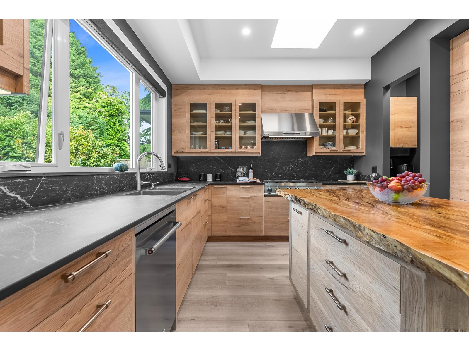 Photo 9 of 12621 25 Avenue, Surrey BC