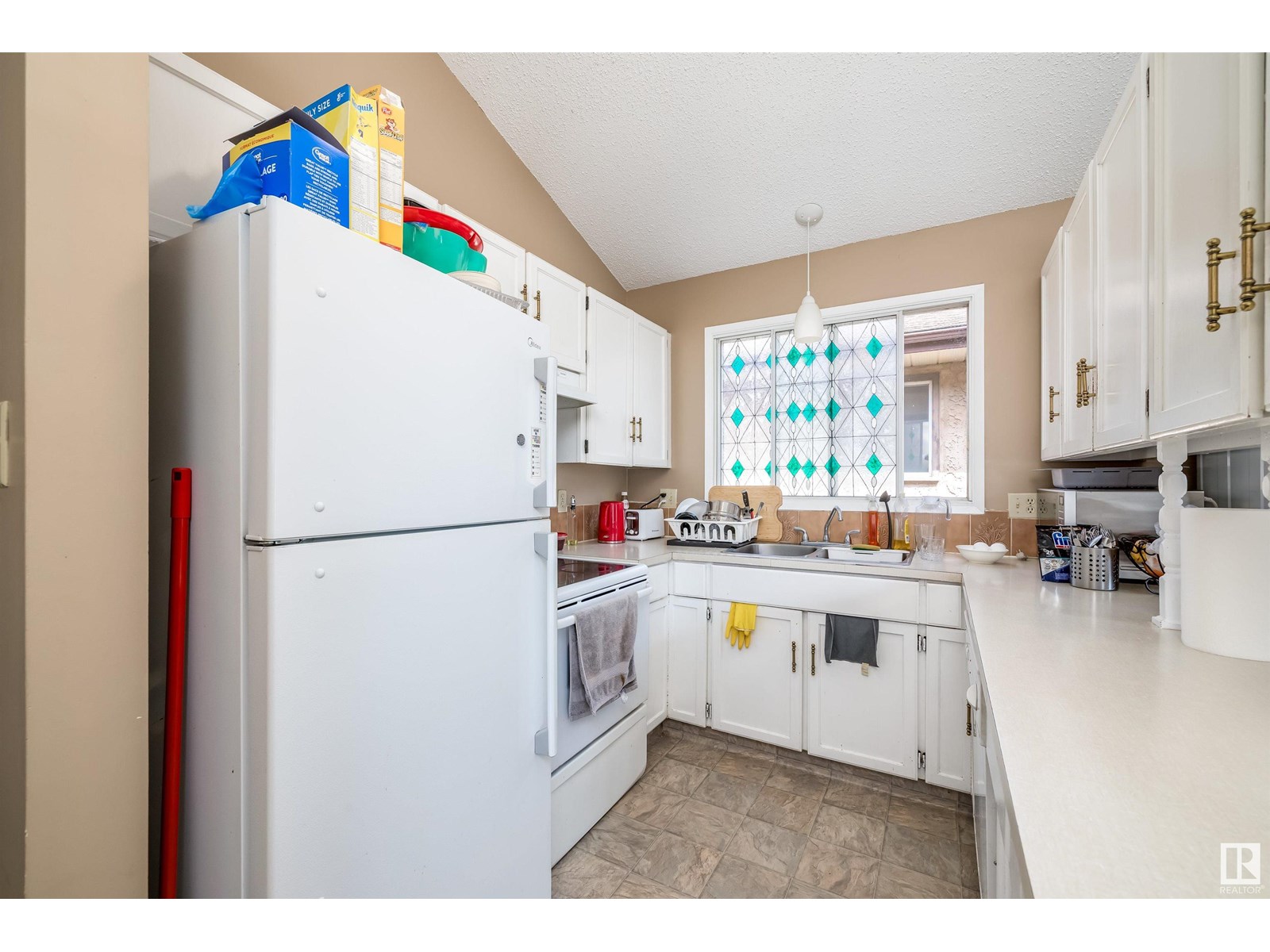 Photo 10 of 3620 42 A Ave Nw, Edmonton AB
