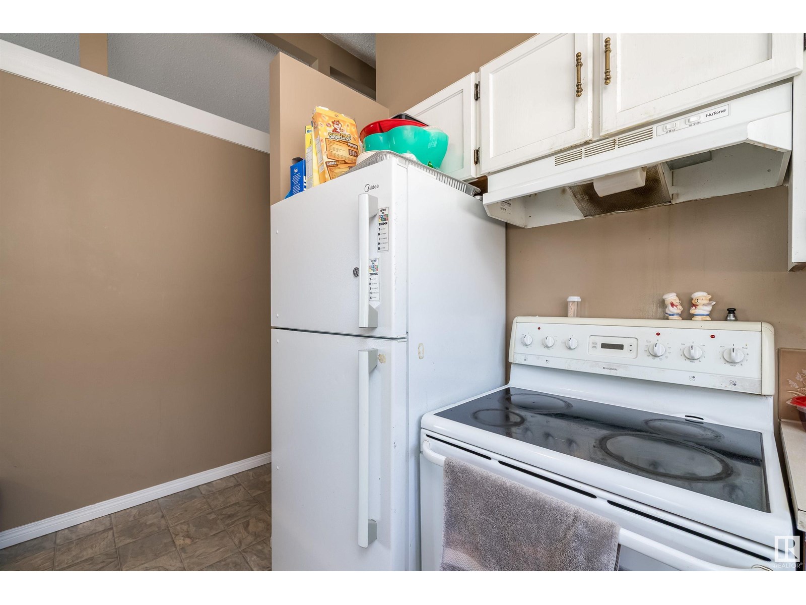 Photo 12 of 3620 42 A Ave Nw, Edmonton AB