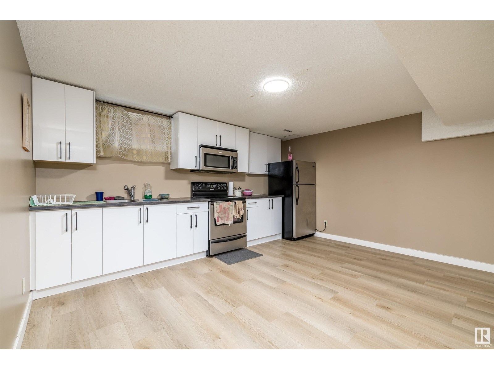 Photo 25 of 3620 42 A Ave Nw, Edmonton AB