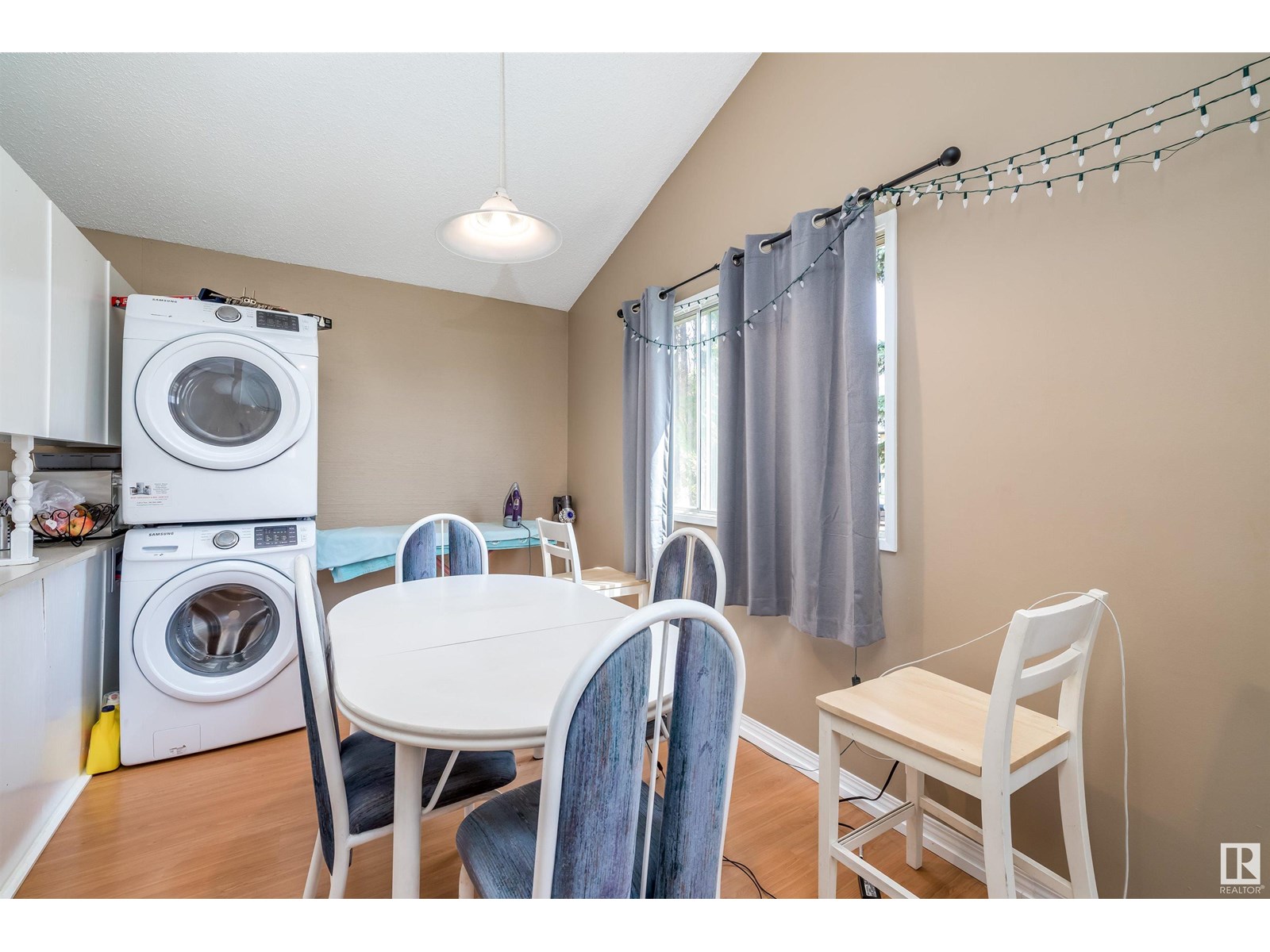 Photo 7 of 3620 42 A Ave Nw, Edmonton AB