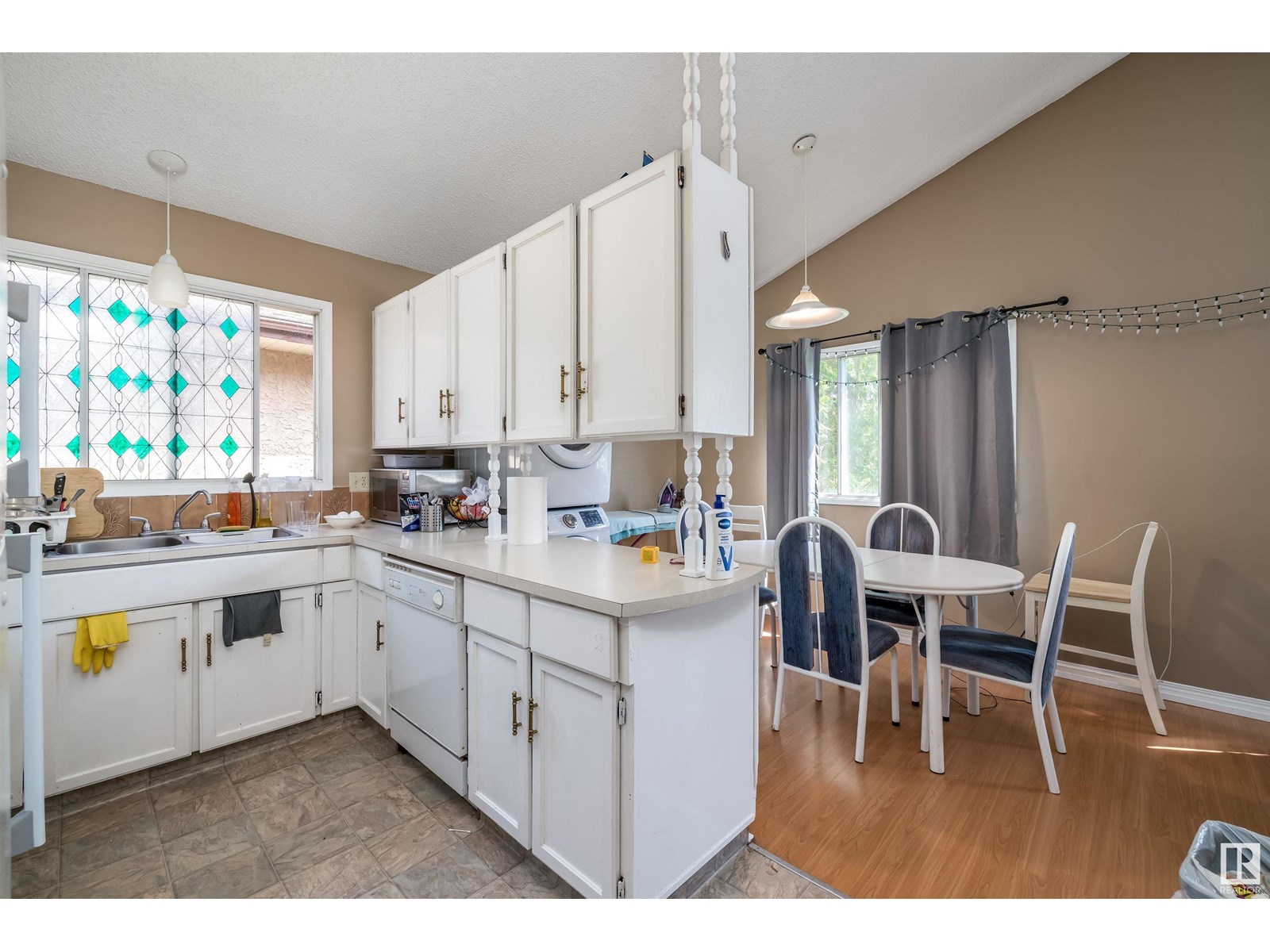 Photo 9 of 3620 42 A Ave Nw, Edmonton AB