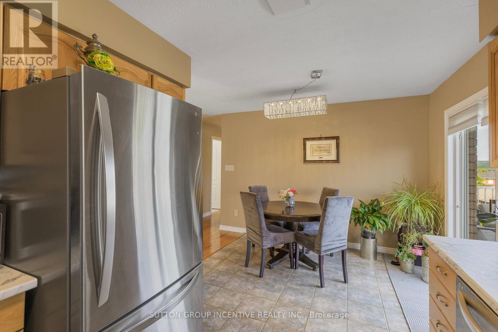 Photo 31 of 635 Wayne Crescent, Midland ON
