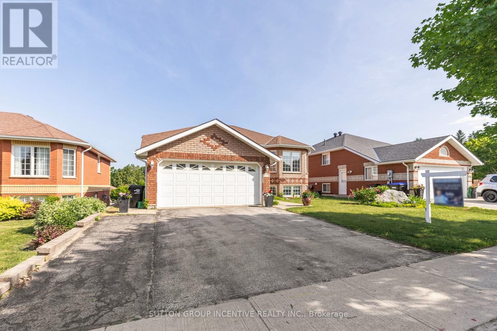 Photo 16 of 635 Wayne Crescent, Midland ON