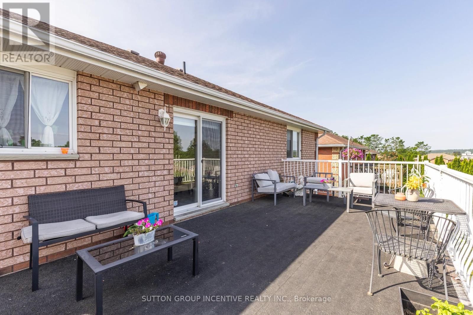Photo 8 of 635 Wayne Crescent, Midland ON