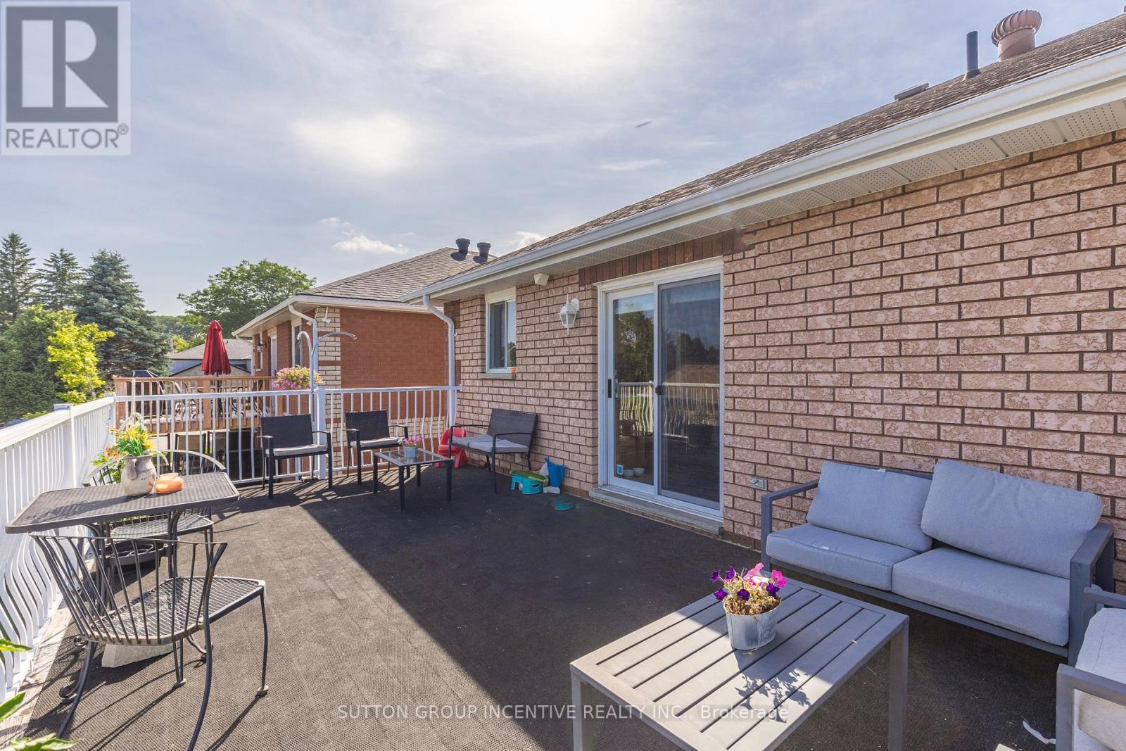 Photo 21 of 635 Wayne Crescent, Midland ON