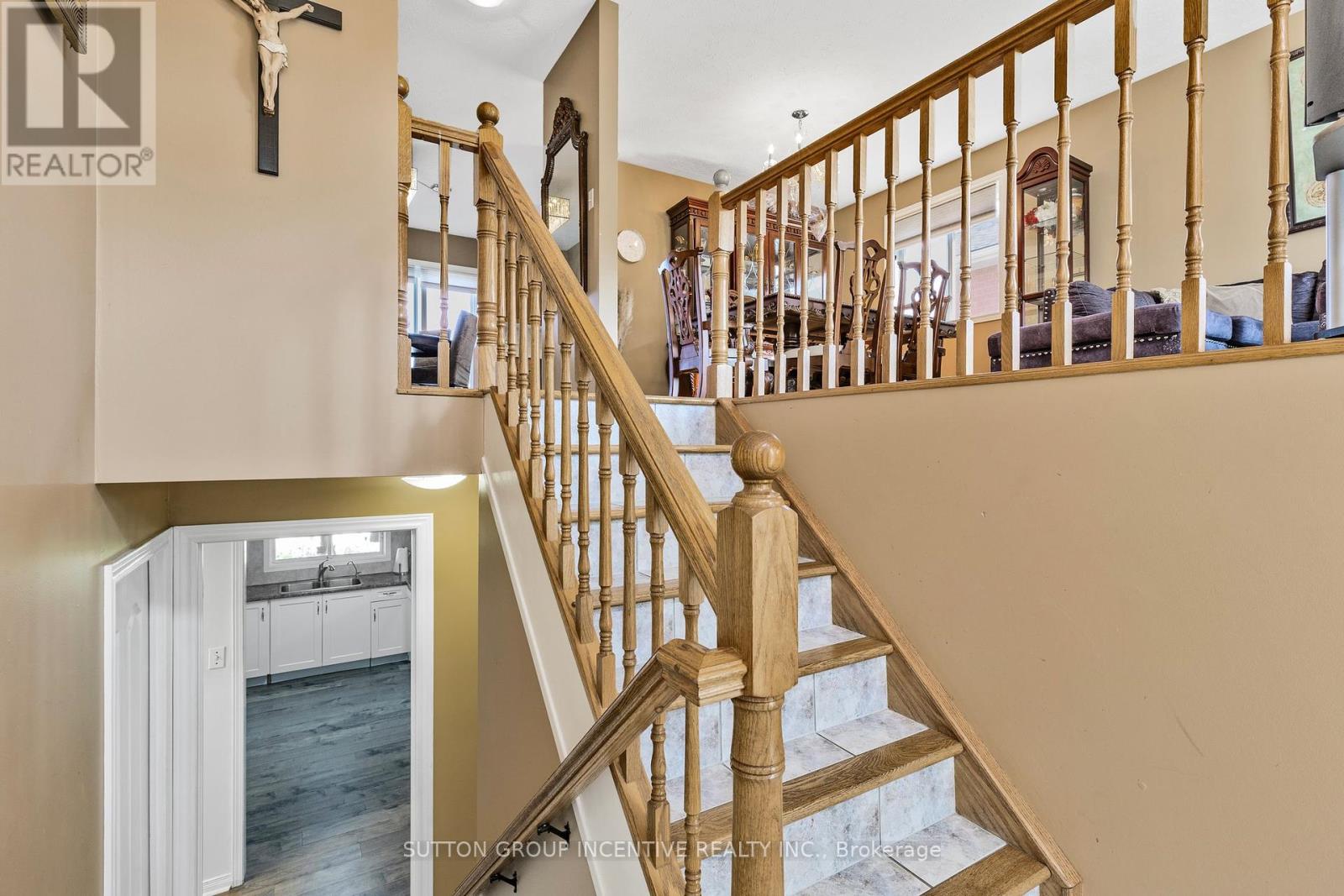 Photo 15 of 635 Wayne Crescent, Midland ON