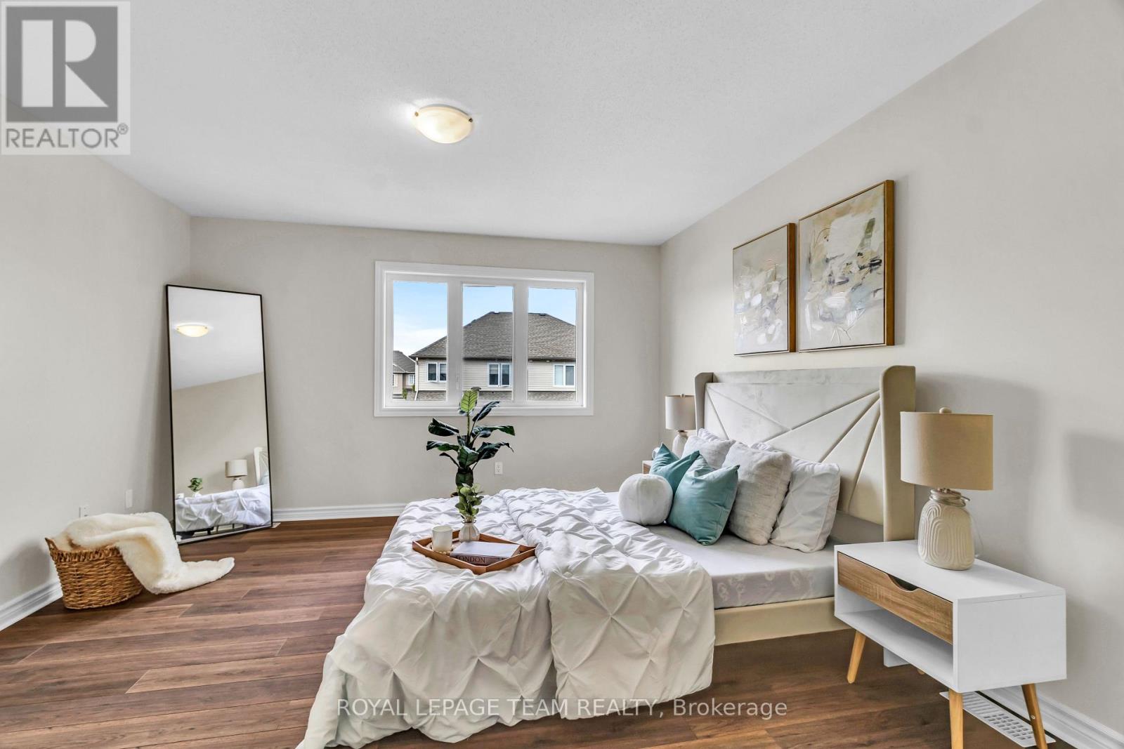 https://ddfcdn.realtor.ca/listing/TS638865392528370000/reb76/highres/5/x12247225_16.jpg