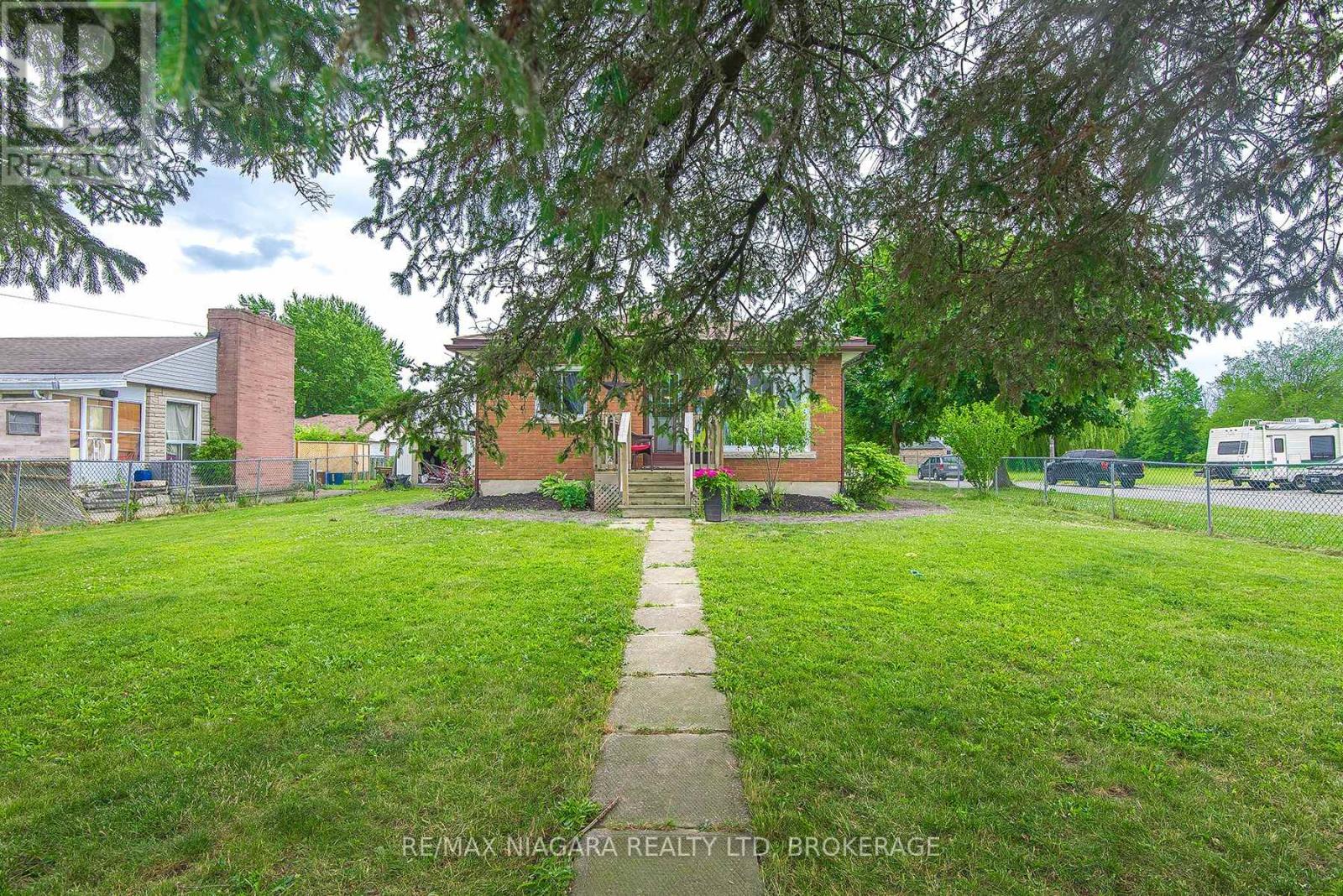 Photo 11 of 574 Broadway Street, Welland ON