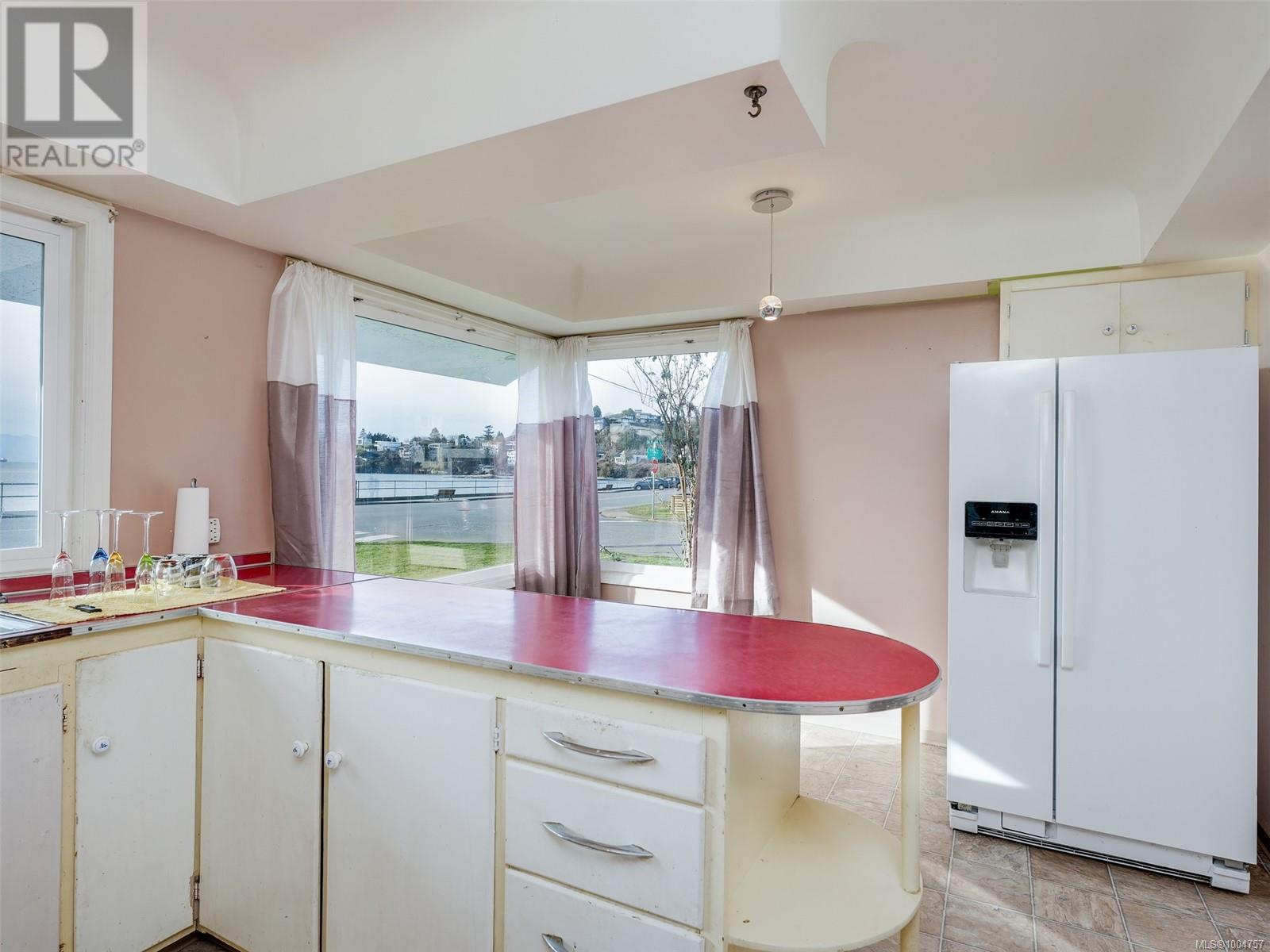 Photo 10 of 406 Beach Dr, Oak Bay BC