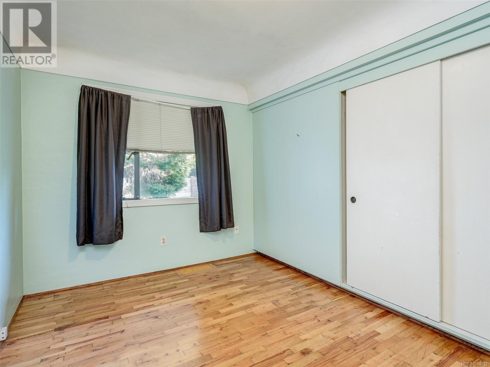 Photo 14 of 406 Beach Dr, Oak Bay BC