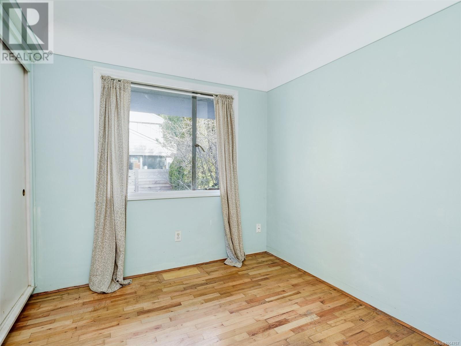 Photo 15 of 406 Beach Dr, Oak Bay BC