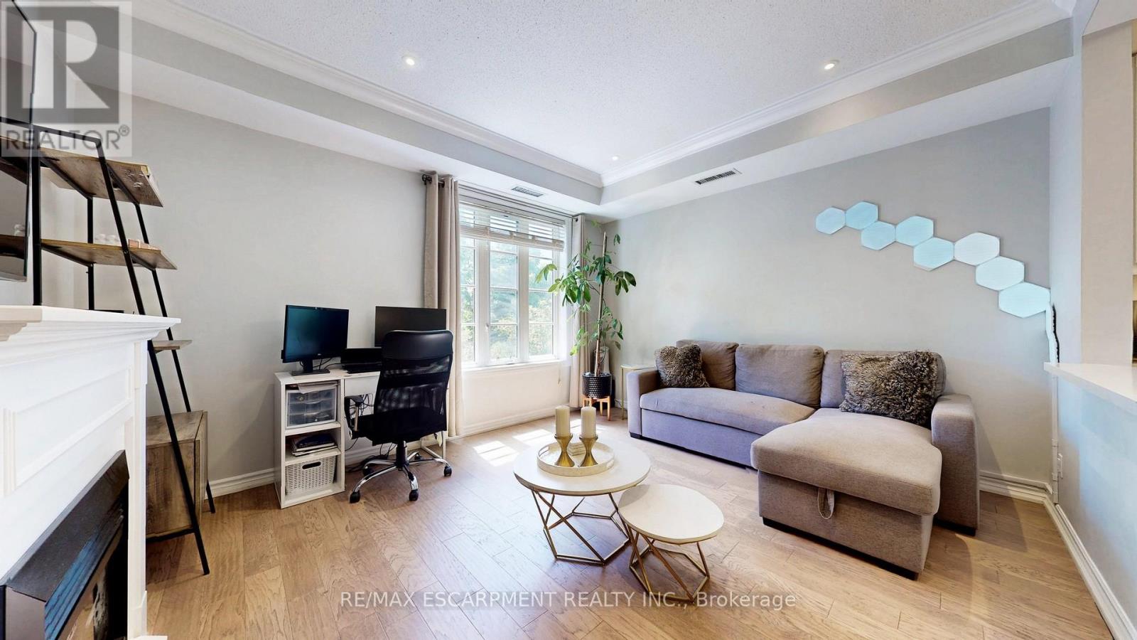 Photo 14 of 218 3351 Cawthra Road, Mississauga ON