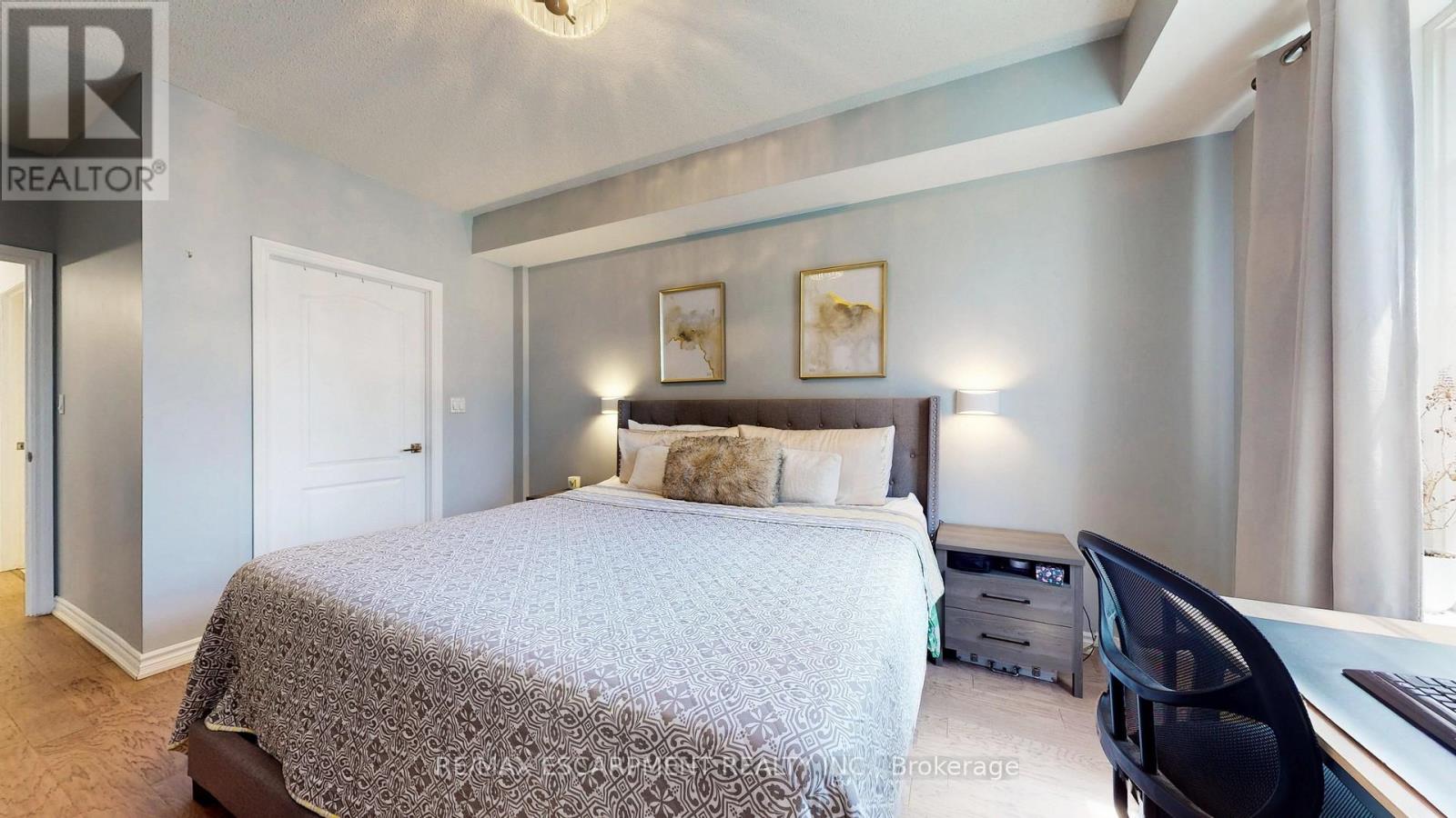 Photo 16 of 218 3351 Cawthra Road, Mississauga ON