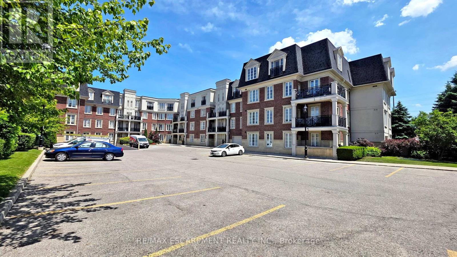 Photo 2 of 218 3351 Cawthra Road, Mississauga ON