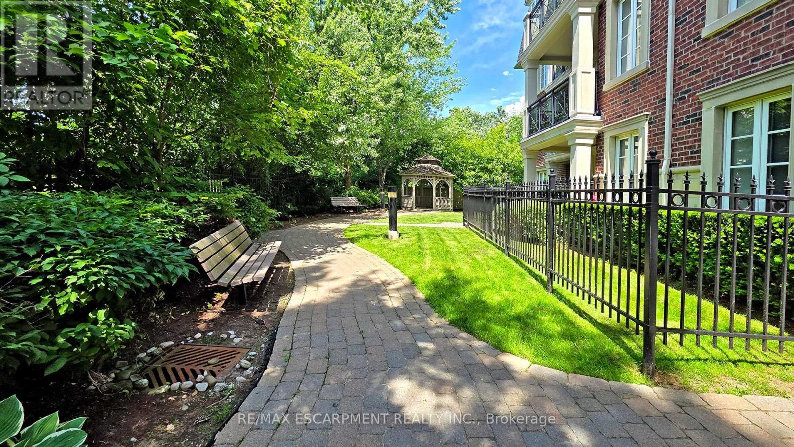 Photo 25 of 218 3351 Cawthra Road, Mississauga ON