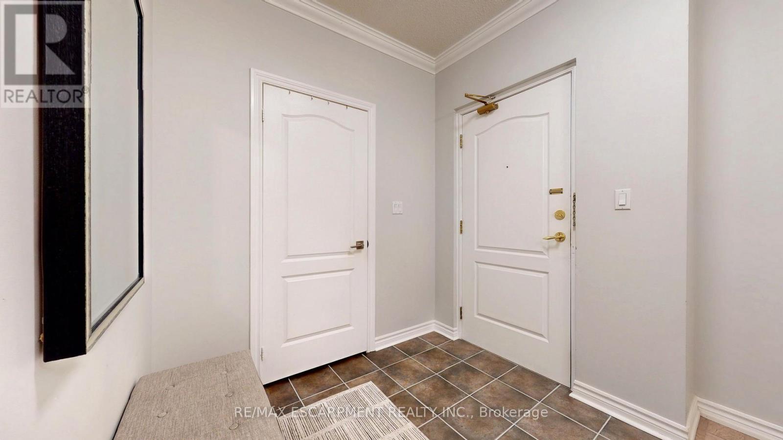 Photo 5 of 218 3351 Cawthra Road, Mississauga ON